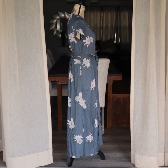 ❌SOLD! Roxy | Maxi Floral Wrap Dress With Pockets - Picture 4 of 8
